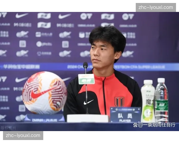 蓉城胡荷韬边路突破犀利,但传中落点选择需要进一步优化 蓉城胡荷韬边路突破犀利,但传中落点选择需要进一步优化